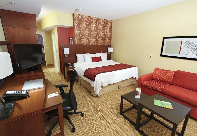 Готель Courtyard By Marriott Raleigh North/Triangle Town Center Екстер'єр фото