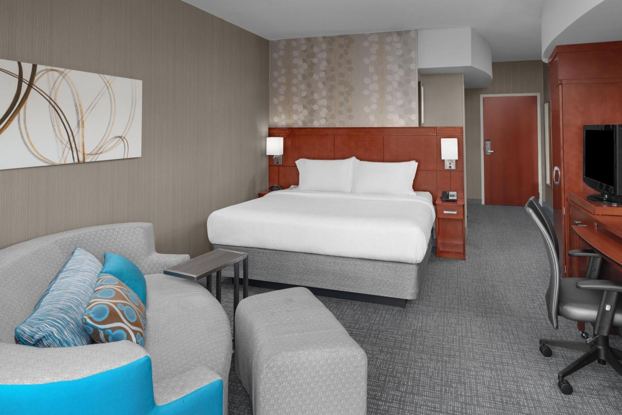 Готель Courtyard By Marriott Raleigh North/Triangle Town Center Екстер'єр фото