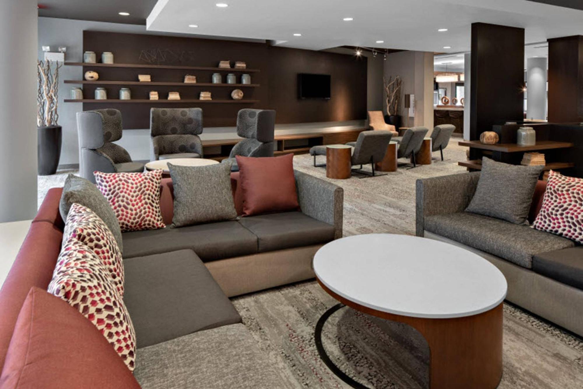 Готель Courtyard By Marriott Raleigh North/Triangle Town Center Екстер'єр фото
