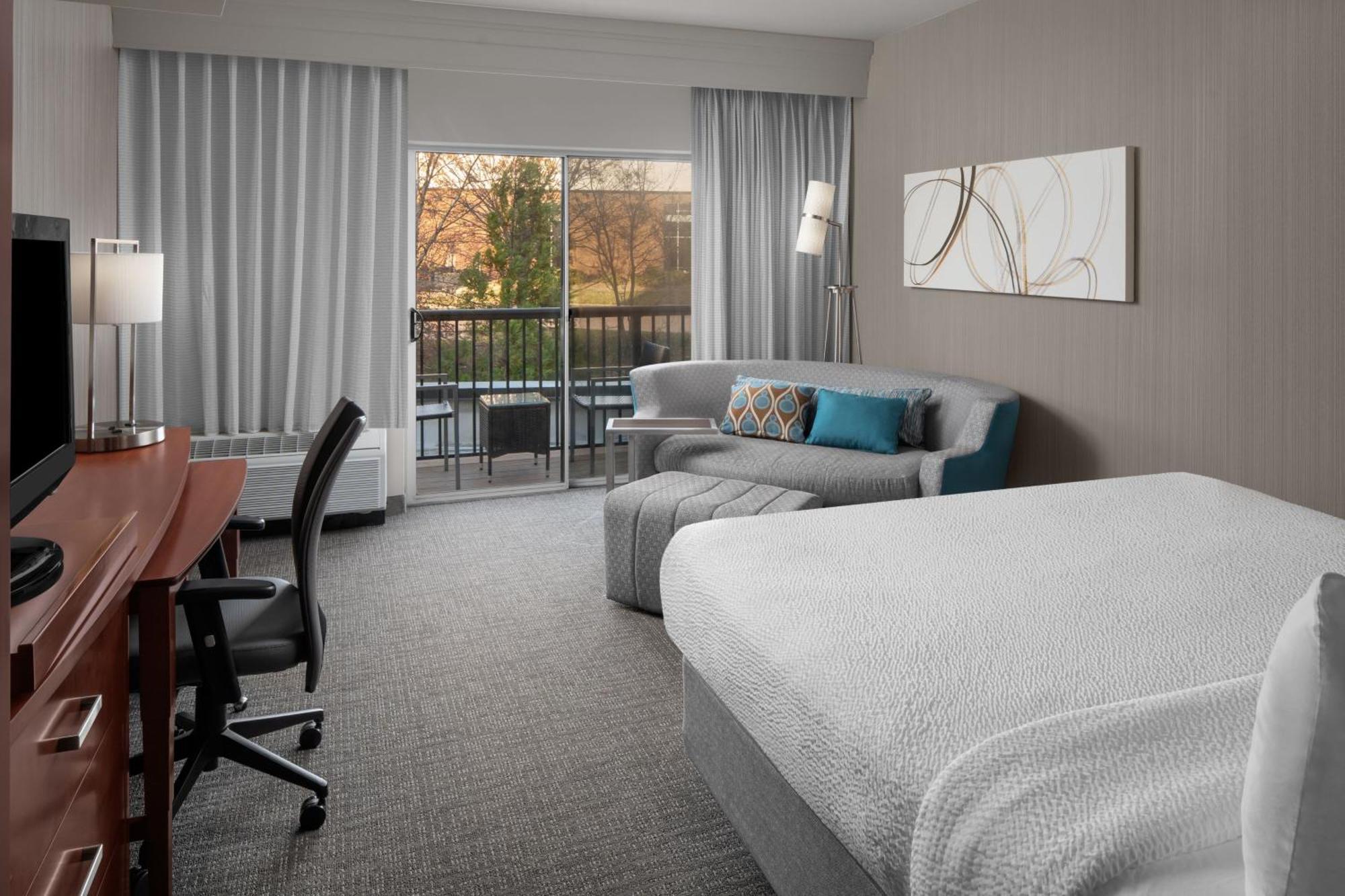 Готель Courtyard By Marriott Raleigh North/Triangle Town Center Екстер'єр фото