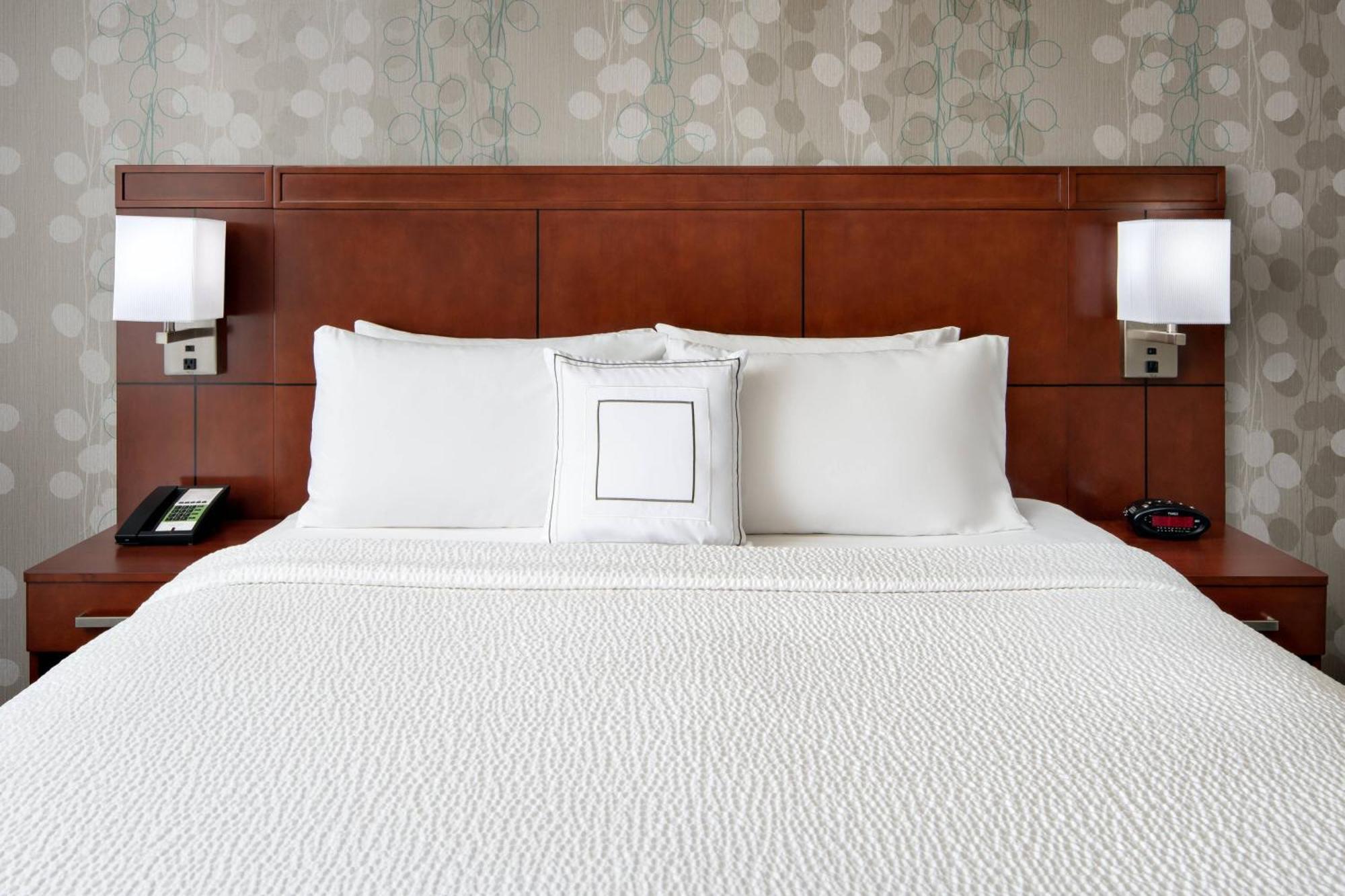 Готель Courtyard By Marriott Raleigh North/Triangle Town Center Екстер'єр фото