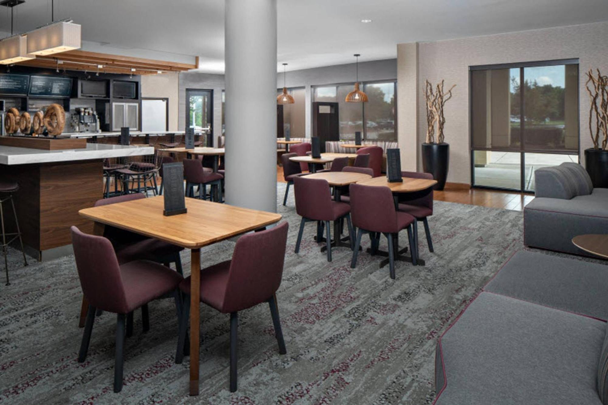 Готель Courtyard By Marriott Raleigh North/Triangle Town Center Екстер'єр фото