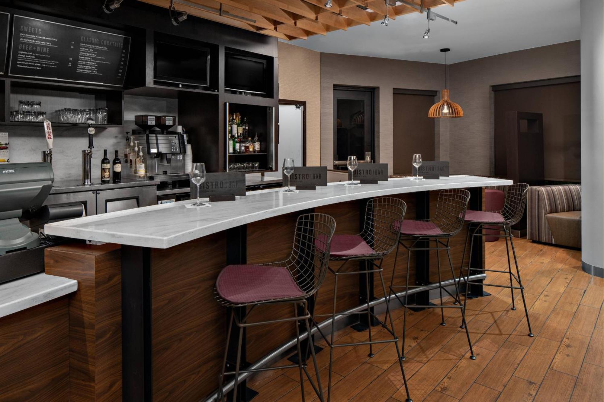 Готель Courtyard By Marriott Raleigh North/Triangle Town Center Екстер'єр фото
