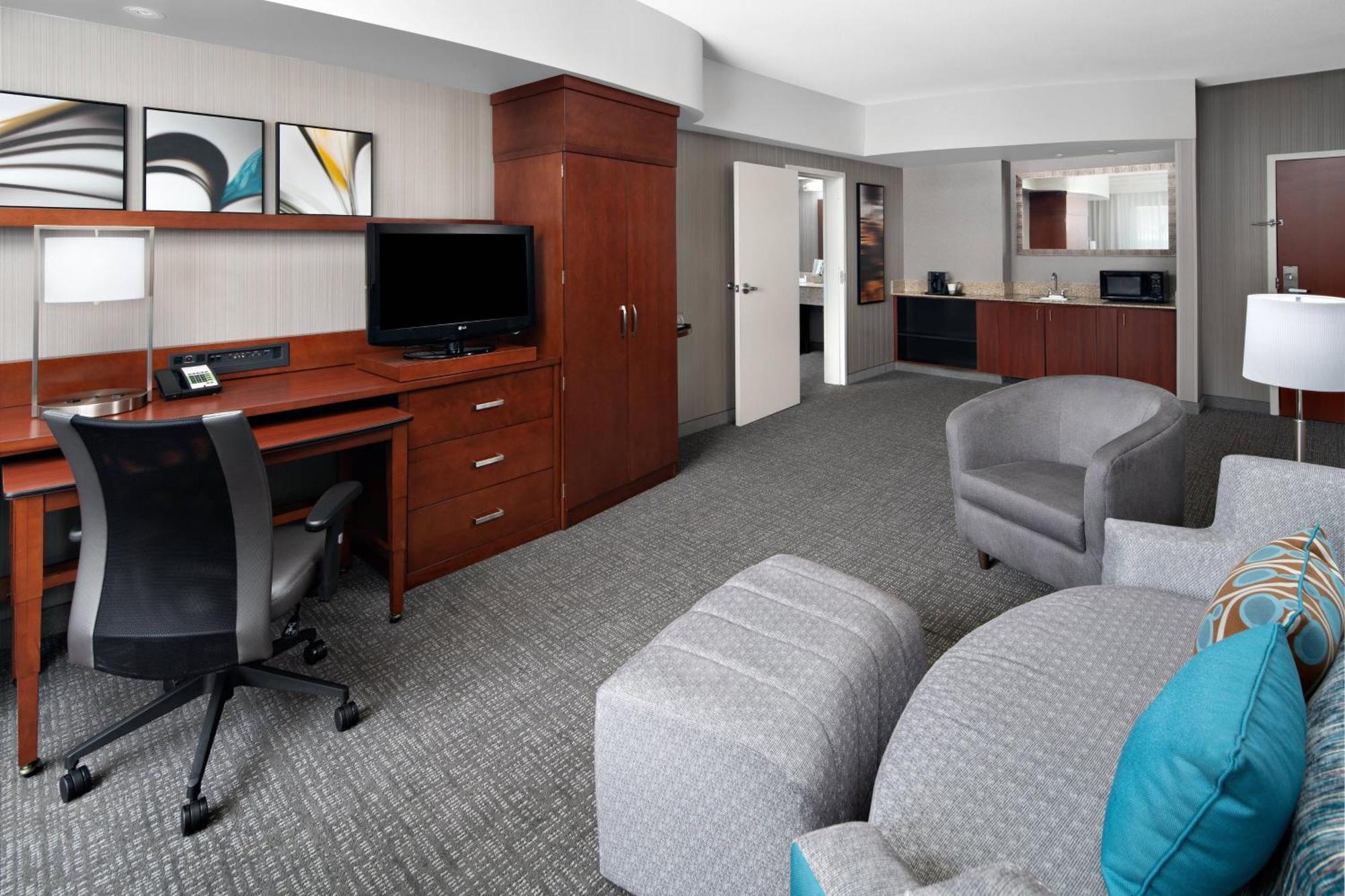 Готель Courtyard By Marriott Raleigh North/Triangle Town Center Екстер'єр фото