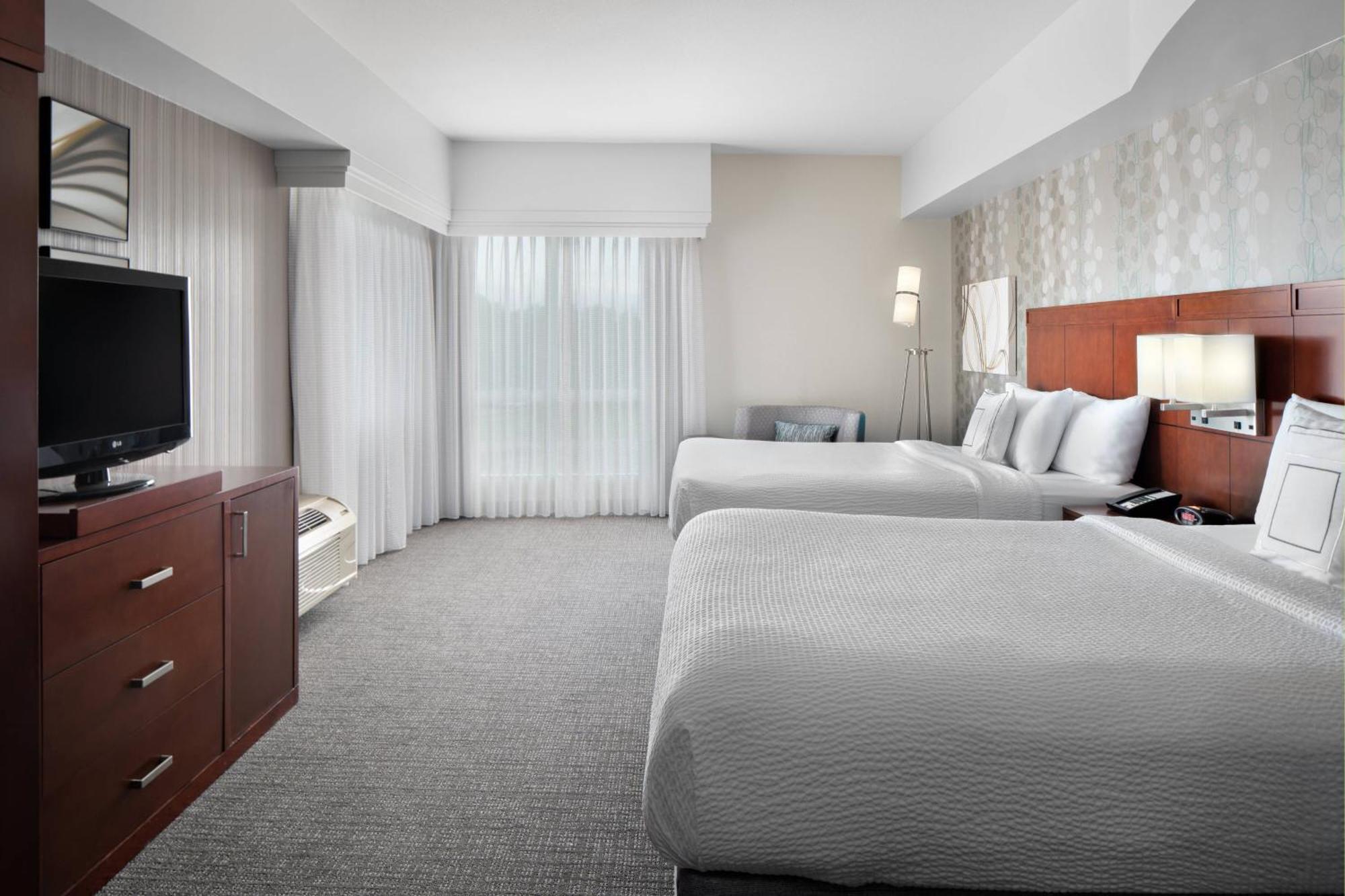 Готель Courtyard By Marriott Raleigh North/Triangle Town Center Екстер'єр фото