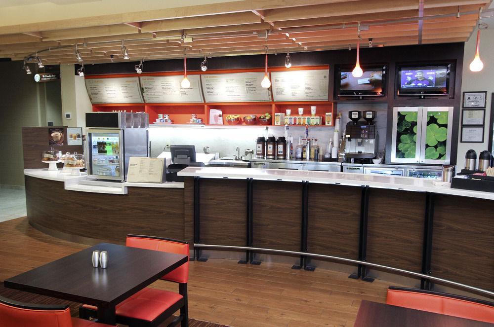 Готель Courtyard By Marriott Raleigh North/Triangle Town Center Екстер'єр фото