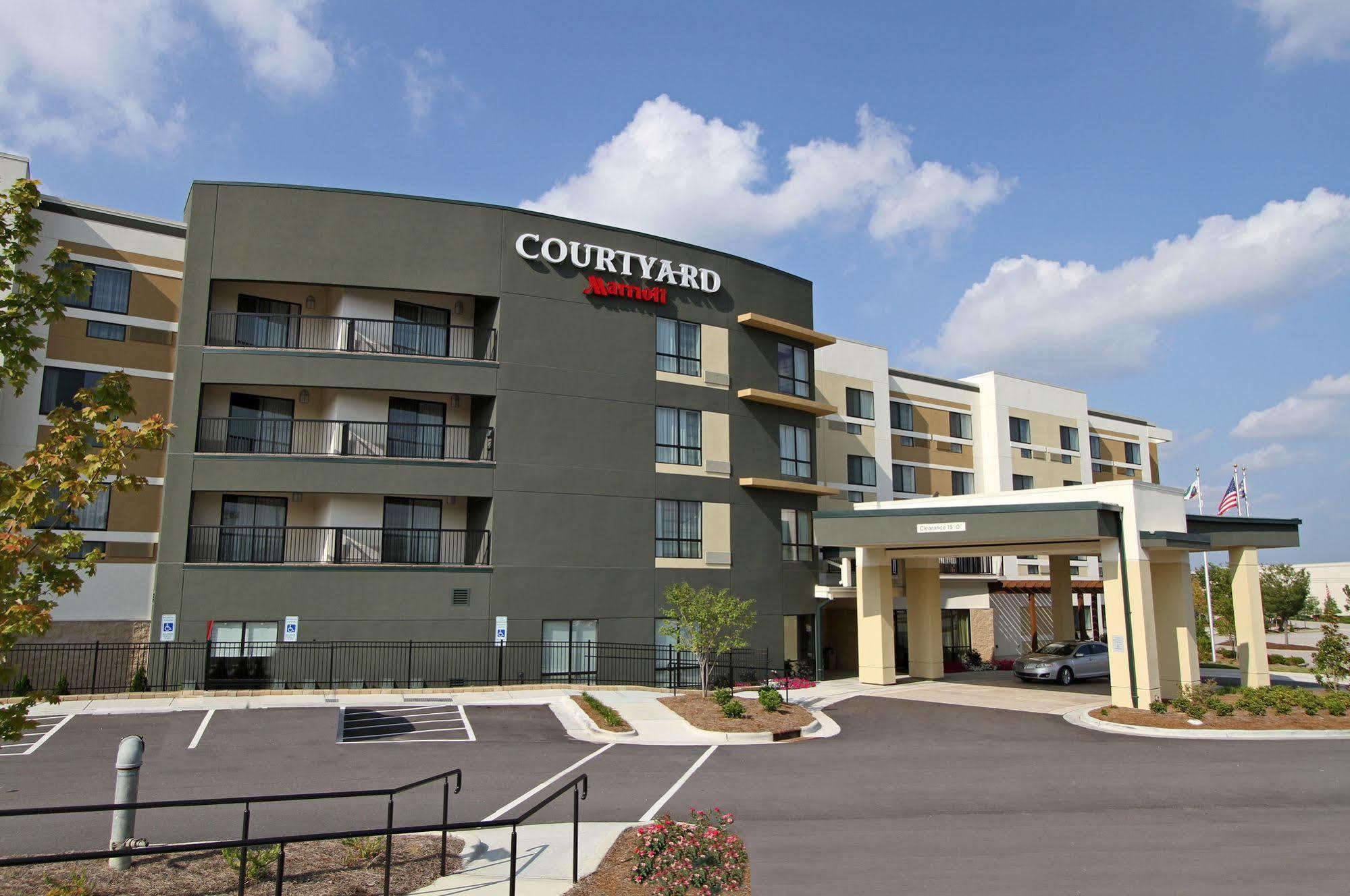 Готель Courtyard By Marriott Raleigh North/Triangle Town Center Екстер'єр фото