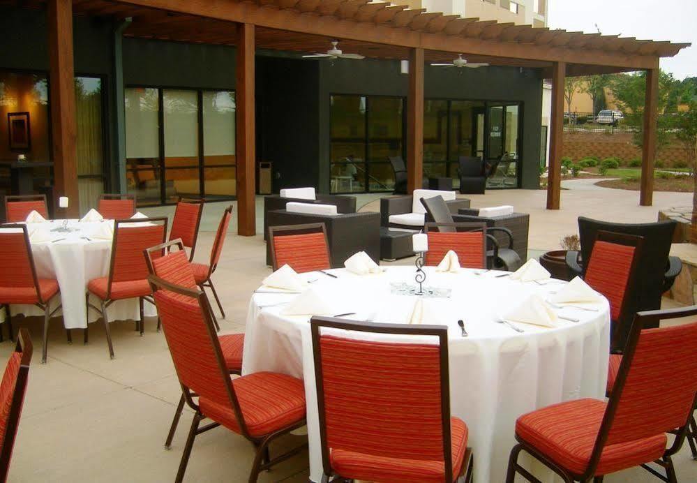 Готель Courtyard By Marriott Raleigh North/Triangle Town Center Екстер'єр фото