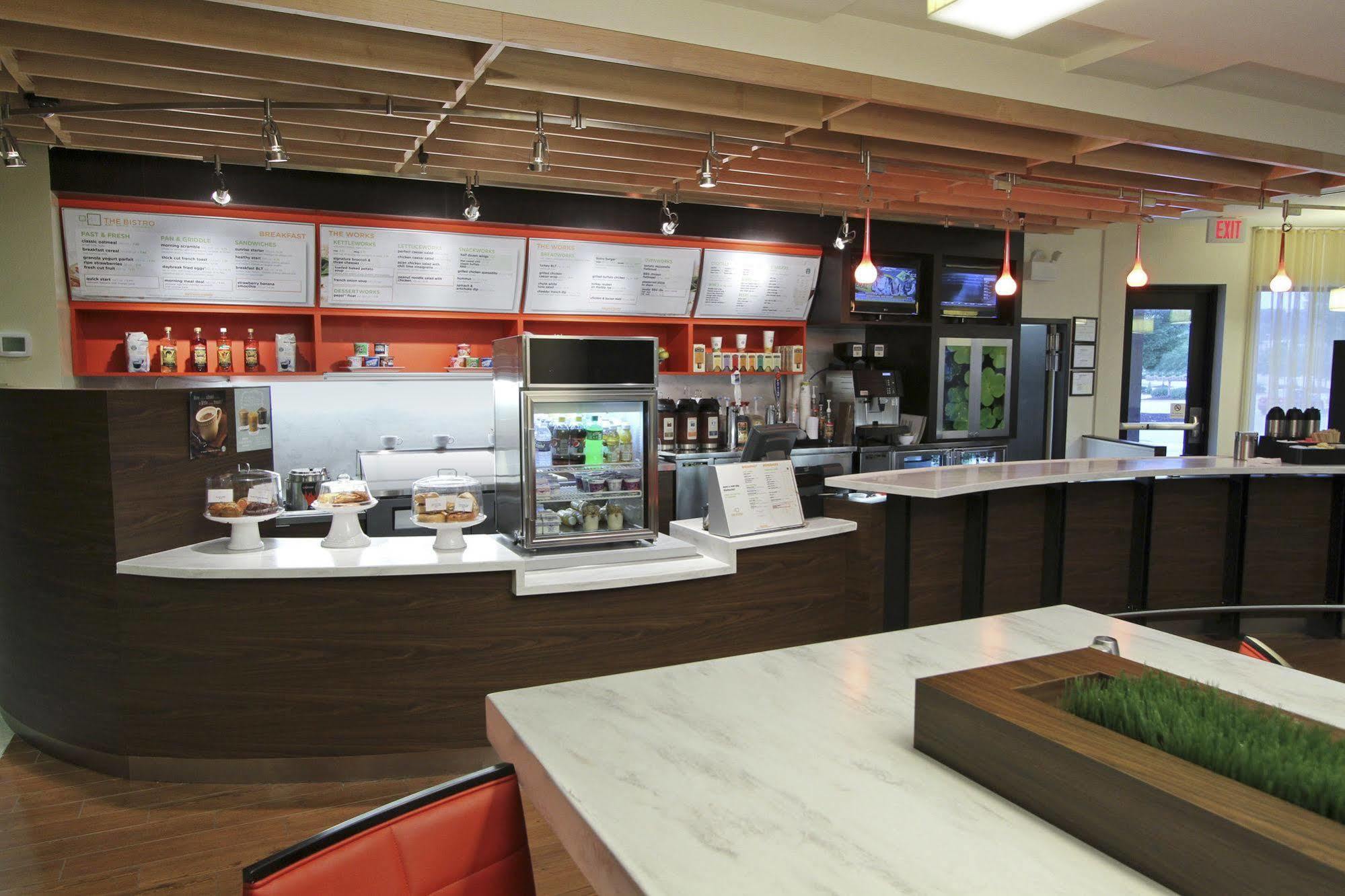 Готель Courtyard By Marriott Raleigh North/Triangle Town Center Екстер'єр фото