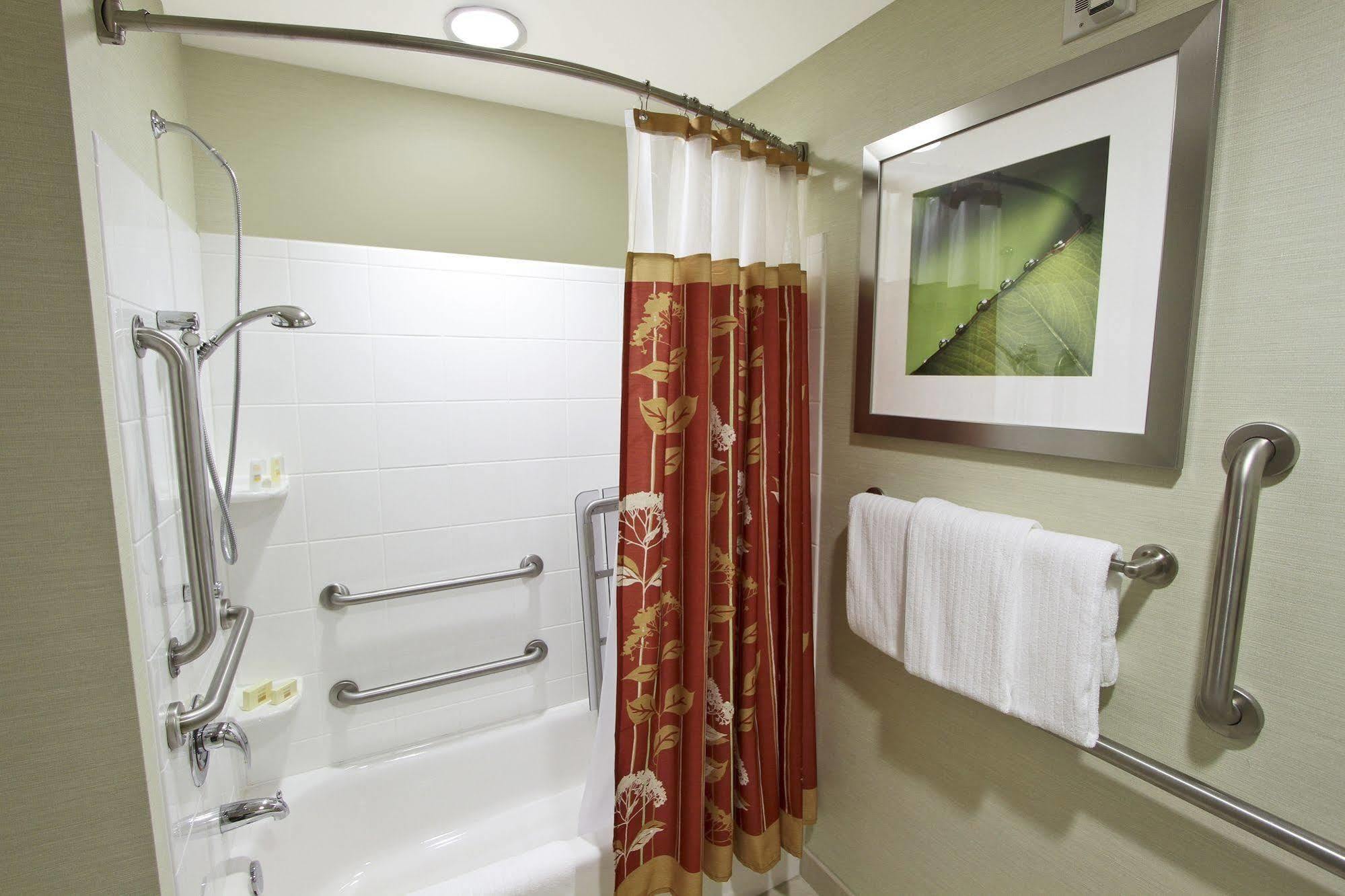 Готель Courtyard By Marriott Raleigh North/Triangle Town Center Екстер'єр фото
