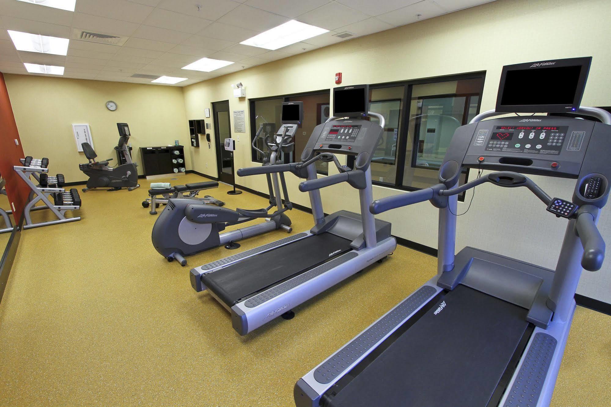 Готель Courtyard By Marriott Raleigh North/Triangle Town Center Екстер'єр фото